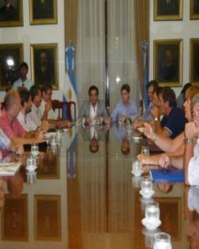 Los gremios docentes fueron convocados a paritarias para el jueves