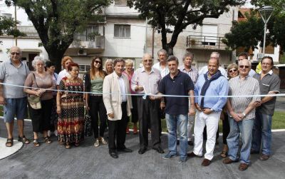 Junto a vecinos del barrio, quedaron inauguradas las obras en Plaza Jamaica 