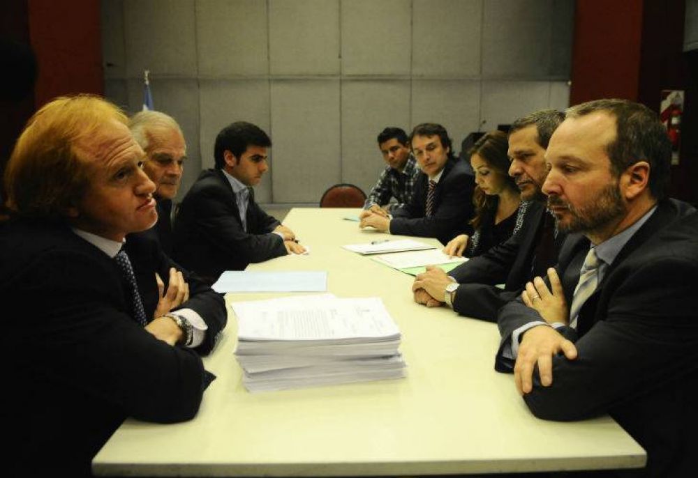 Con su adecuaci�n aprobada, Clar�n arremete de nuevo contra el Gobierno