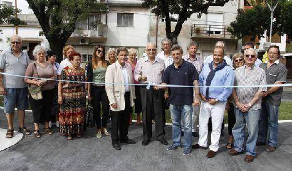 Remodelan la plaza Jamaica, en Parque Chas