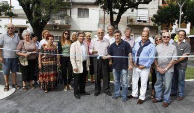 Remodelan la plaza Jamaica, en Parque Chas