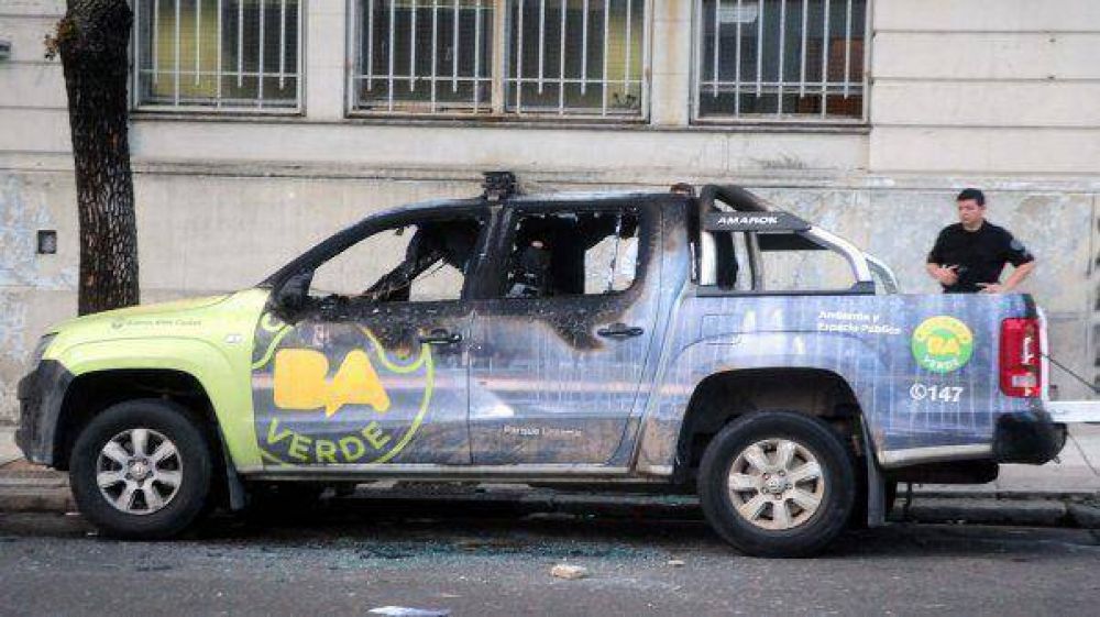 Los manteros volvieron a cortar las calles y provocaron destrozos