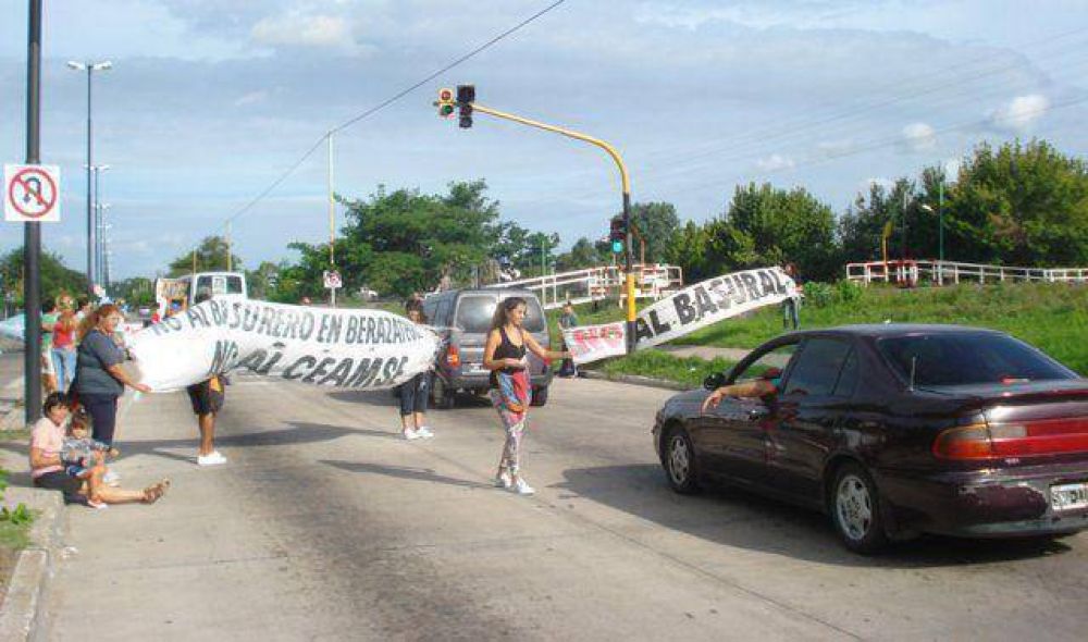 Protesta vecinal contra un basural 