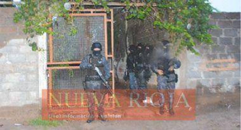 Desbaratan un presunto kiosco de venta de marihuana y coca�na