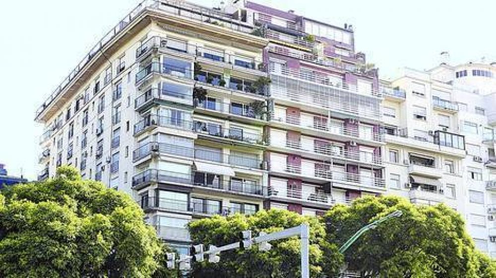 Por una deuda de Maradona, le van a rematar a Coppola el piso del jarrn