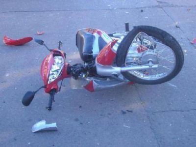 Un herido grave tras colisi�n entre auto y moto