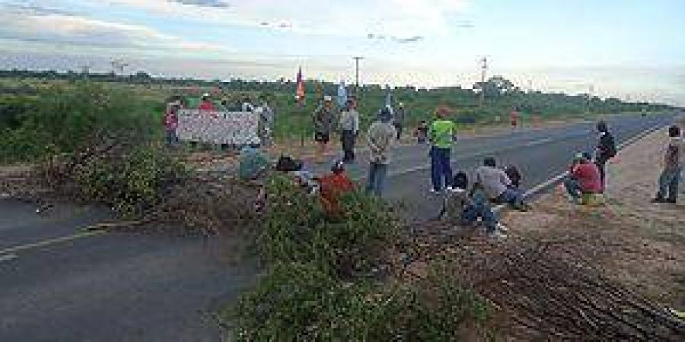 Se endurece el corte de ruta en Las Lomitas