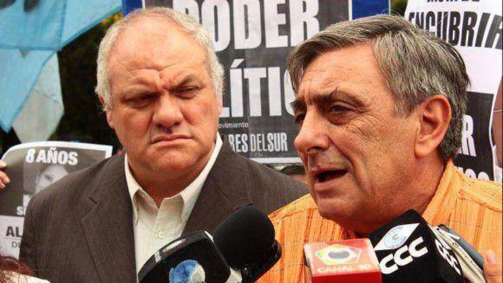 Apoyo al fiscal L�pez �vila en las afueras de Tribunales
