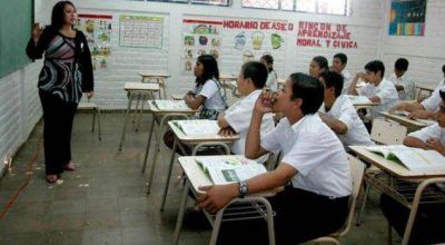 A la espera del aumento, los docentes vuelven a las escuelas