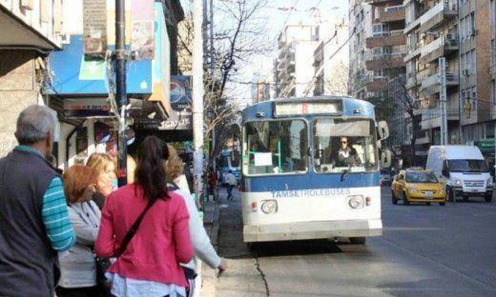 Paradoja: con Mestre en Rusia, Far�as ser� presidente del CD y hereda el �boletazo�