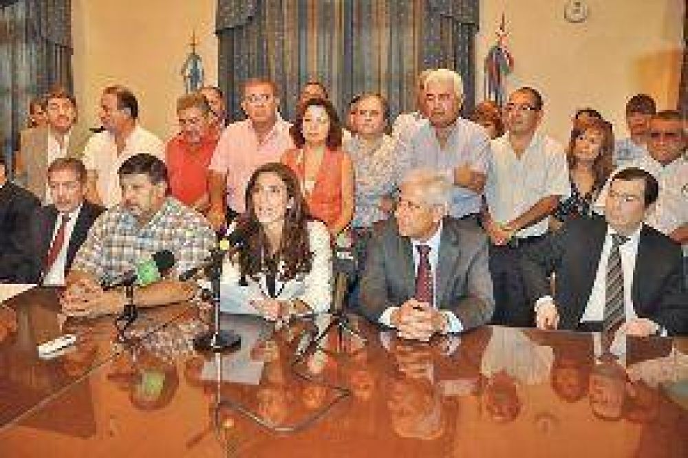 La gobernadora anunci� aumento del 25% para los empleados p�blicos