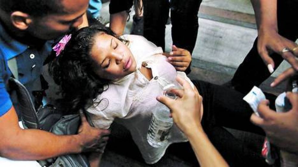 Los estudiantes denuncian a la polic�a por golpes y torturas