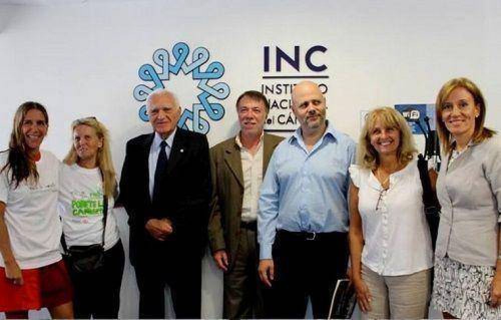 Presentaci�n del libro �Cu�ndo sospechar c�ncer en el ni�o?