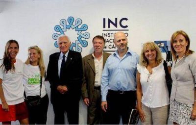 Presentaci�n del libro �Cu�ndo sospechar c�ncer en el ni�o?