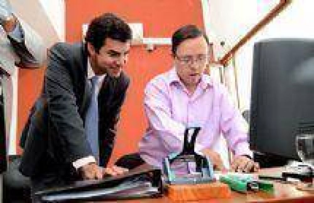 El Gobernador Urtubey acompa�� a Juan Pablo Reyes, el primer empleado estatal con S�ndrome de Down