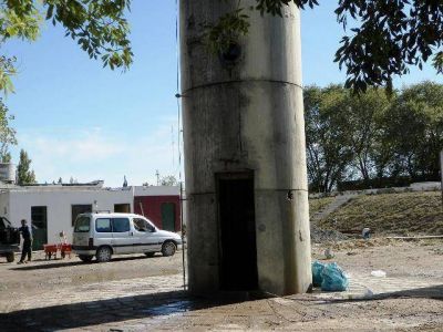 Limpian la planta de agua en 25 de Mayo