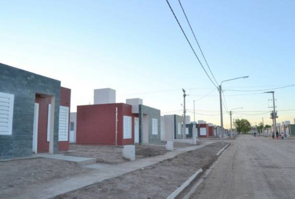 Setenta y nueve familias pasar�n a ser propietarias de sus viviendas