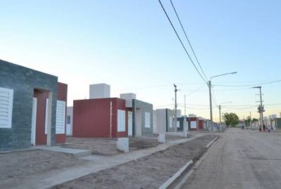 Setenta y nueve familias pasar�n a ser propietarias de sus viviendas
