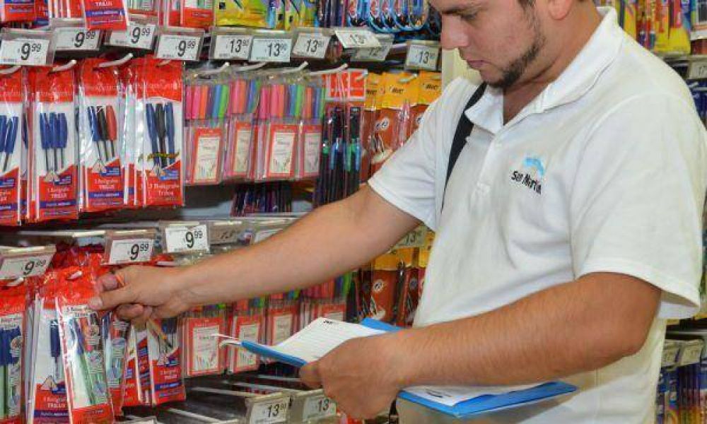 Controlan en San Mart�n los precios de la canasta escolar