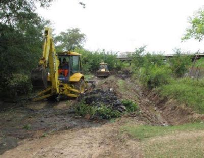 Realizaron tareas de zanjeos y cuneteos en el barrio San Ferm�n