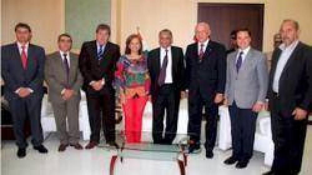 El gobernador se reuni� en la India con su par del Estado de Andhra Pradesh