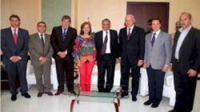 El gobernador se reuni� en la India con su par del Estado de Andhra Pradesh
