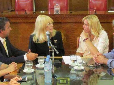 NORMA PONS RECIBI� LA DISTINCI�N VISITANTE NOTABLE