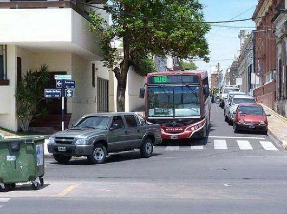 Colectivos urbanos con recorridos provisorios