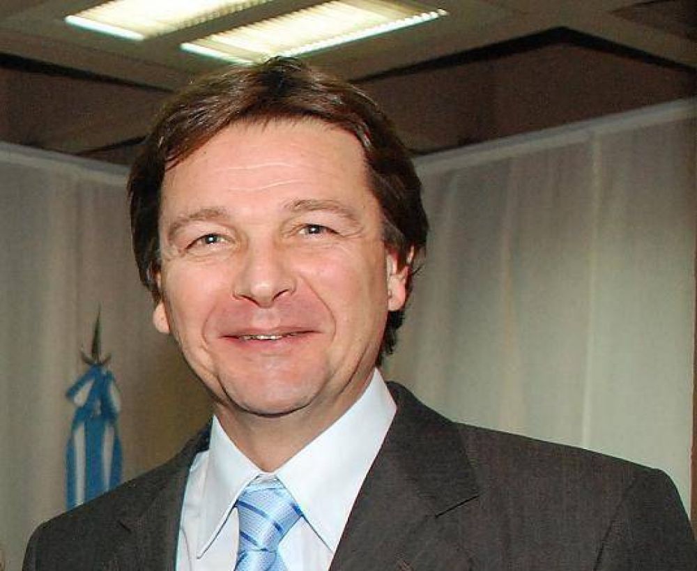 CROVELLA DESTAC� LAS INVERSIONES QUE SE HAR�N EN LAS ESCUELAS DEL DISTRITO