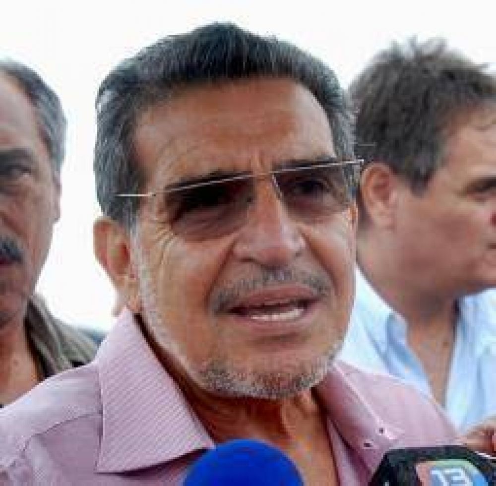 Beder a los docentes: �Ya ganan bien y lo seguir�n haciendo�
