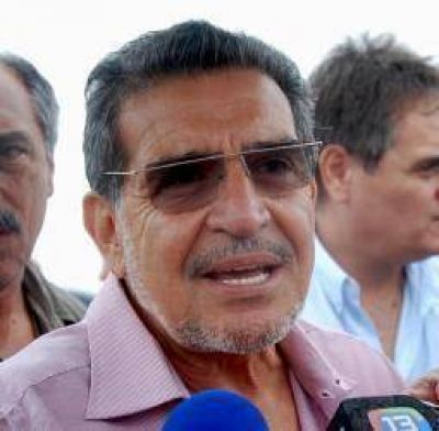 Beder a los docentes: �Ya ganan bien y lo seguir�n haciendo�