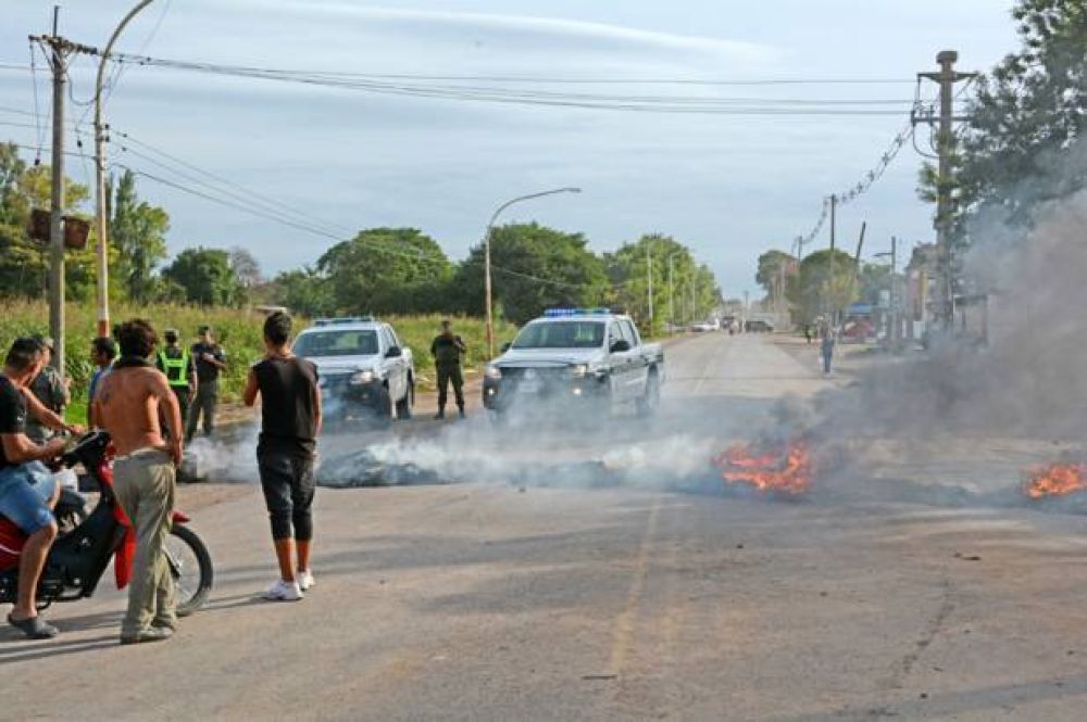 Contin�a el corte en Savio y ruta 188 complicando gravemente la circulaci�n