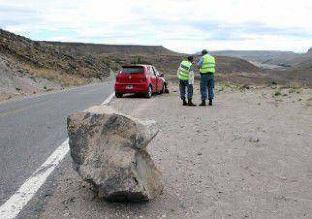 Cay� una roca sobre un auto en Jun�n 