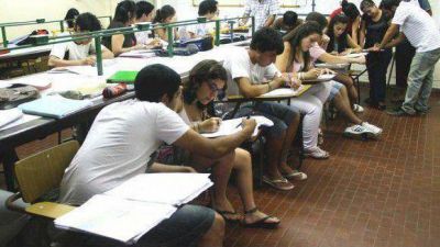 Cientos de j�venes de otras provincias quieren ser m�dicos