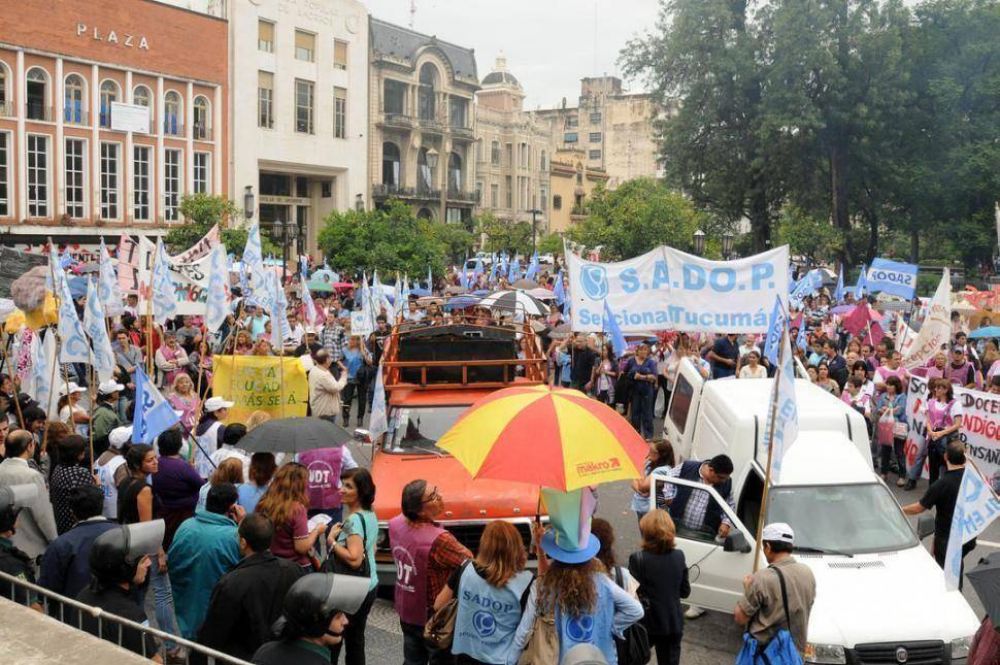 Tras la tercera reuni�n paritaria, el PE no sabe cu�ndo empezar�n las clases
