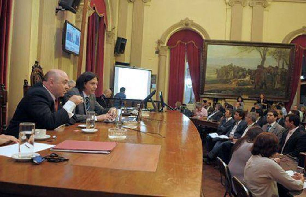 Parodi a Diputados y el resto del gabinete solo al bloque del PJ