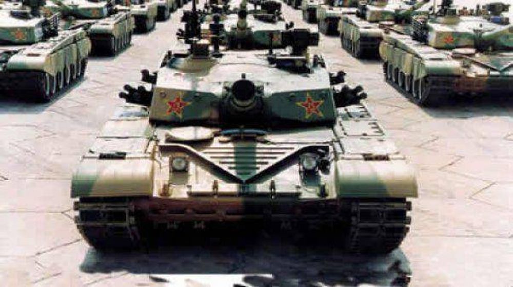 Preocupaci�n en el ej�rcito chino: los soldados engordaron y no entran en los tanques