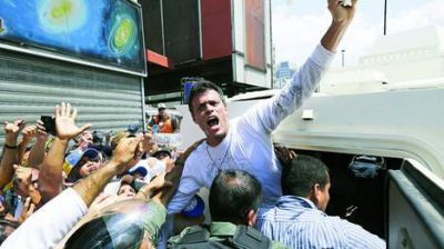 Al frente de una multitud, el l�der opositor se entreg� en Caracas