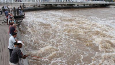 Lluvias inundaron Villa Nueva y hubo que evacuar a familias