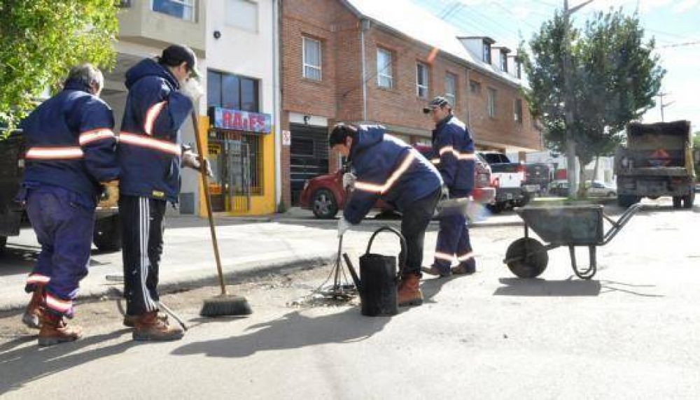 Tareas de bacheo en calles c�ntricas de la ciudad