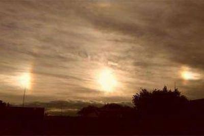 Un extra�o fen�meno en el cielo cautiv� ayer a todos los santiague�os
