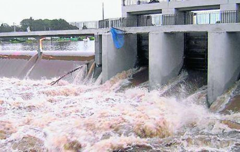 Inundaciones: Villa Mar�a se quej� porque abrieron el grifo