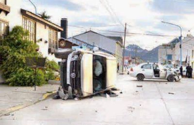 Choque y vuelco en Don Bosco y Paz