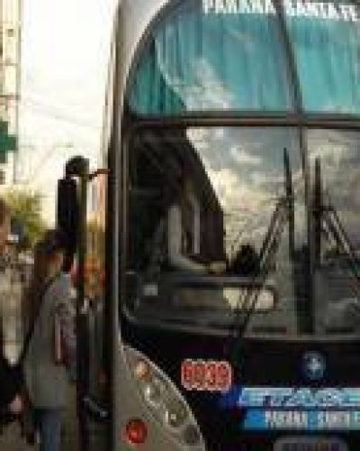 Trabajadores, estudiantes y jubilados criticaron el accionar de Fluviales y Etacer