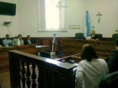 Inici� el juicio a tres polic�as acusados de golpear a j�venes