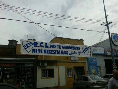 El duro pasacalle de los hinchas de Quilmes contra Ricardo Caruso Lombardi