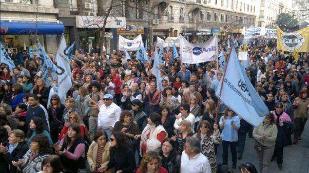 Paritaria docente: C�rdoba ofrece suba de 31,6% y el salario llegar� a $5500