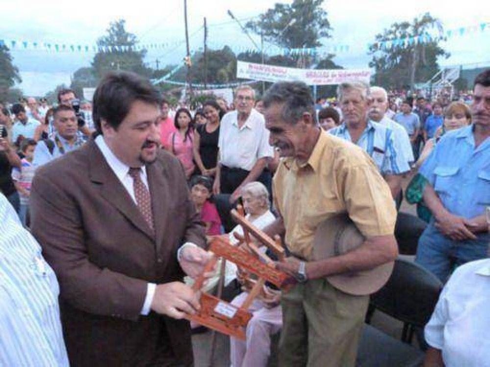 Closs homenaje� a pioneros en el festejo de los 120 a�os de Cerro Cor�