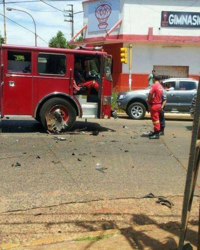 M�ltiple choque entre un cami�n de Bomberos y dos veh�culos 