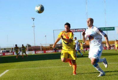 Crucero se mide ante un rival directo buscando levantar